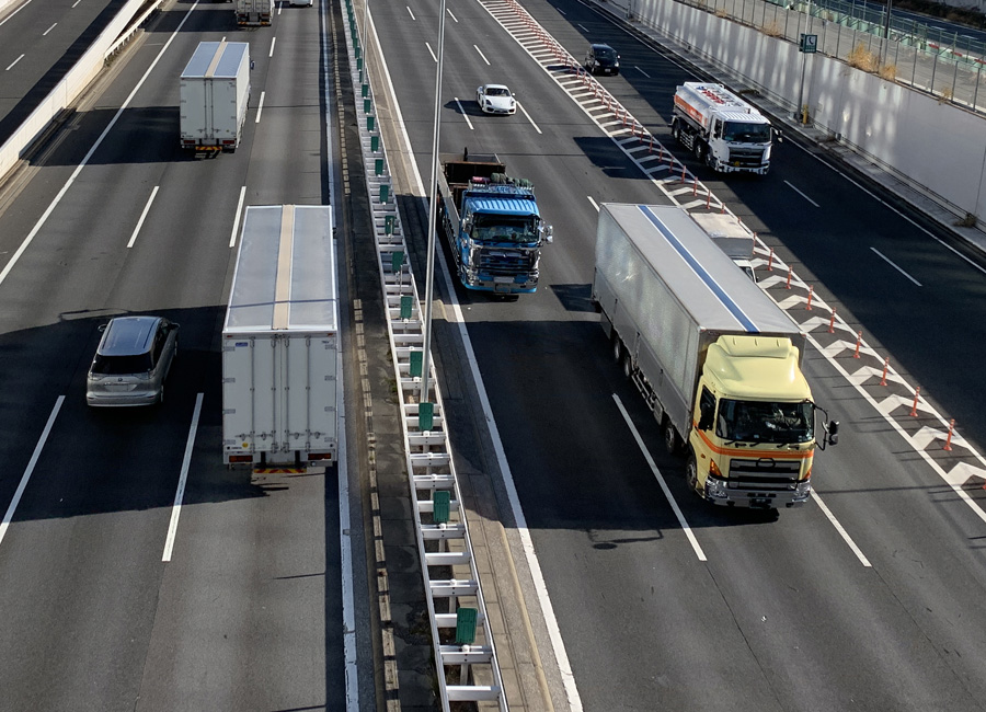 Four mistakes to avoid when sharing the road with trucks